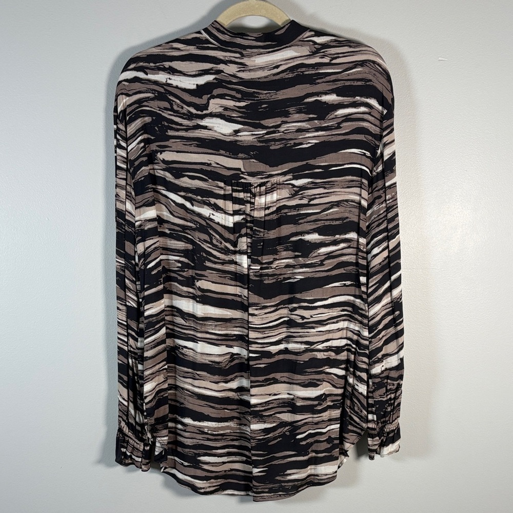 b new york Black and Tan Patterned Button Down Shirt with Pockets - Picture 9 of 10